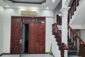 Cho thuê nhà phố Trần Quốc Toản, 35m2 x 5 tầng , giá 17tr
